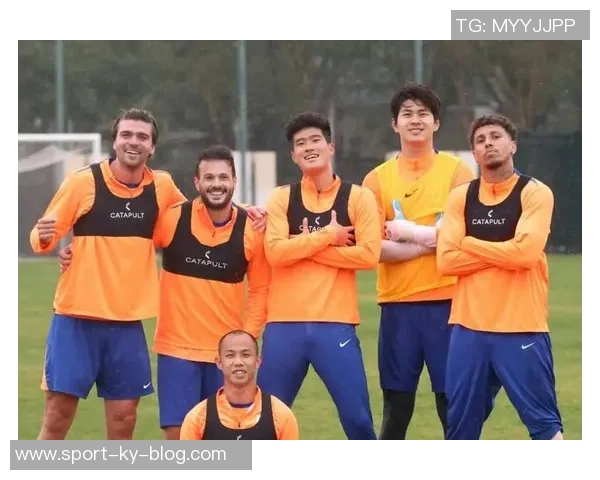 马德鲁加重返巴西踢野球并向市长赠送泰山球衣传递友谊与热情